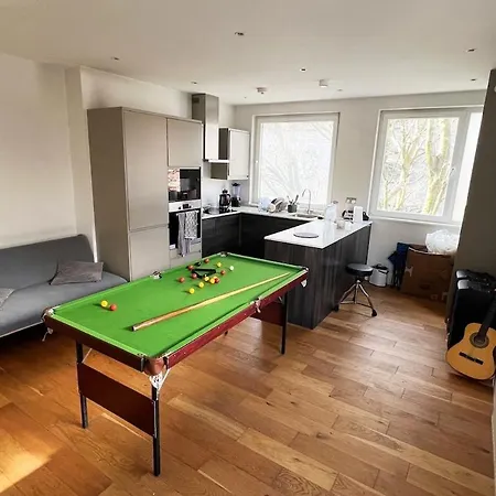Centre Double Bedroom With Private Bathroom Bristol