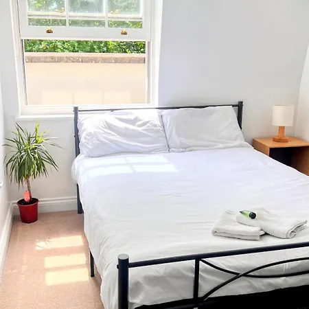 Centre Double Bedroom With Private Bathroom Apartment *