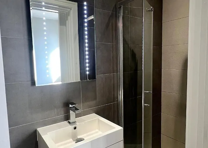 En-suite Bedroom In Centre In A 2 Bed Flat Bristol